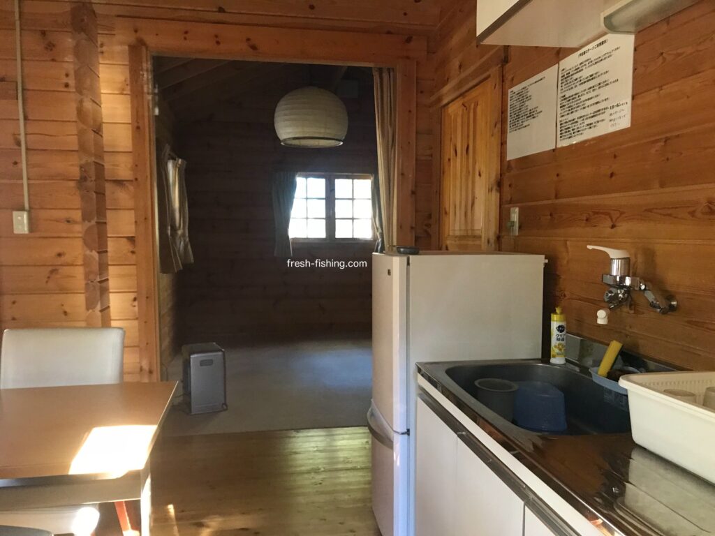 平谷湖コテージ内部