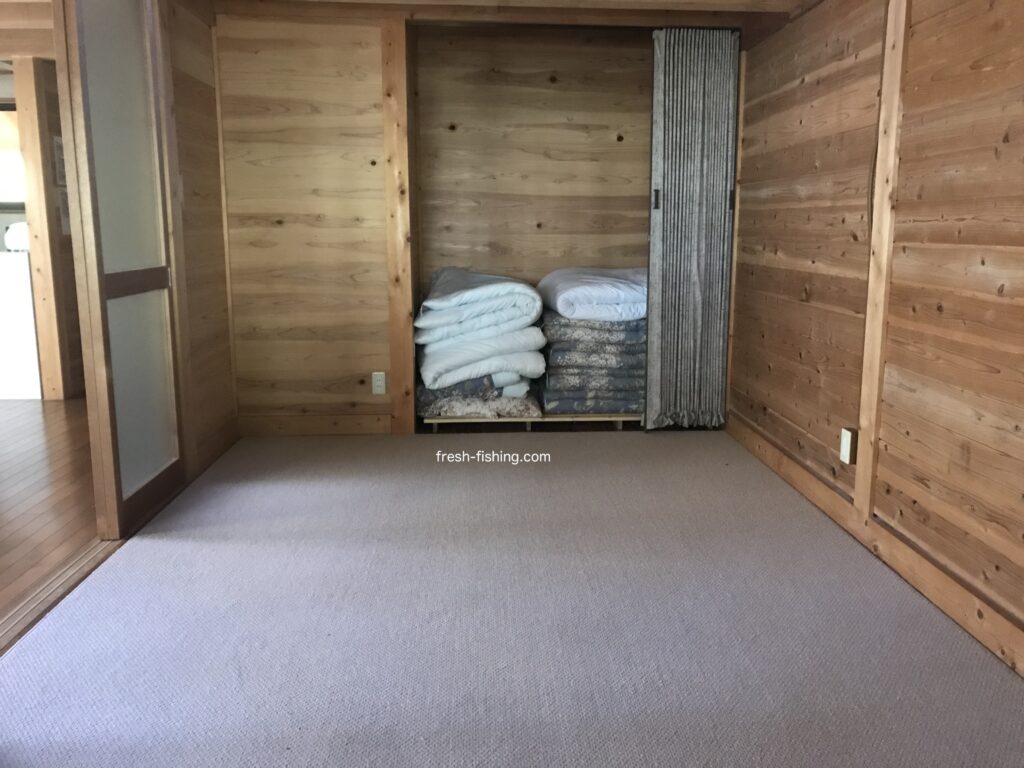 平谷湖コテージ内部